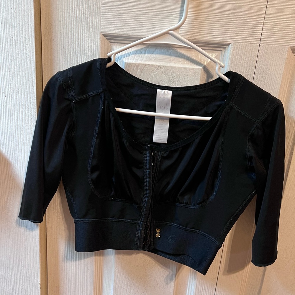 Sol Beauty & Care hourglass shaping blouse covered chest. Black 2XL.